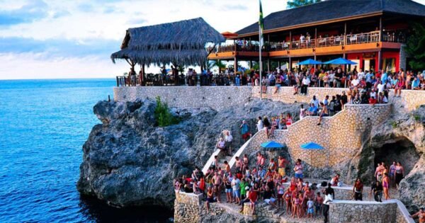 Rick's Cafe & Shopping Tour Negril - Image 4